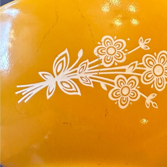 Vintage Pyrex butterfly gold casserole dish - Picture 7 of 8